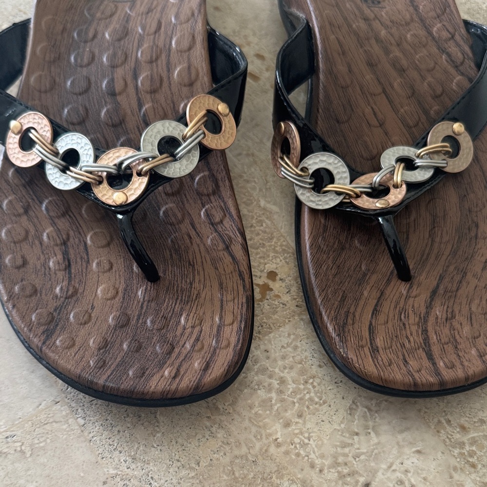 Orthaheel Black and Red Sandals - Picture 3 of 4